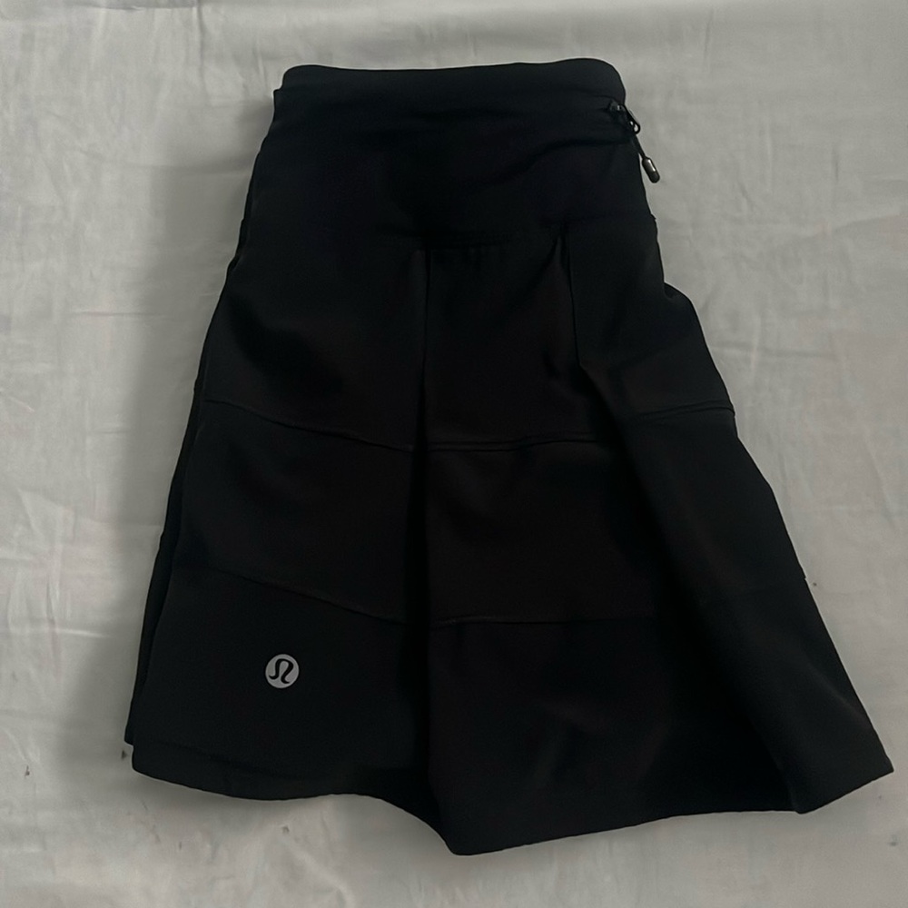 Black Lululemon 12” pace rival skirt!
